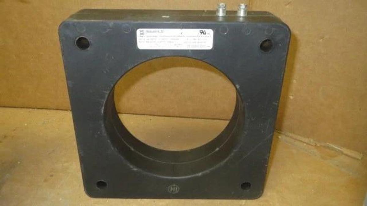 Used SQUARE D CURRENT TRANSFORMER 25-400 HZ, 600 VOLTS, 10KV BIL, RATIO 3000:5