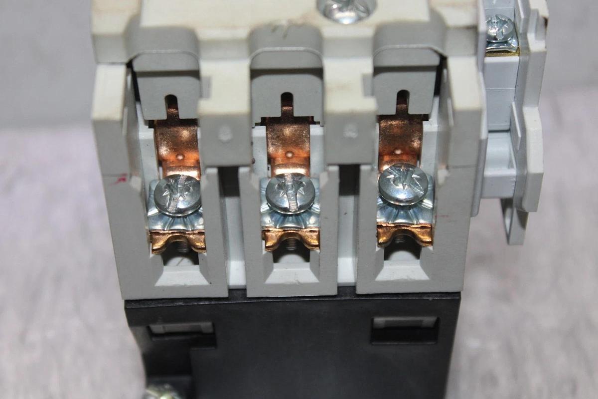 Used EATON CONTACTOR CN15DN3 NEMA SIZE 1 27 AMP 600 VAC 3-POLE 3-PHASE 10 HP