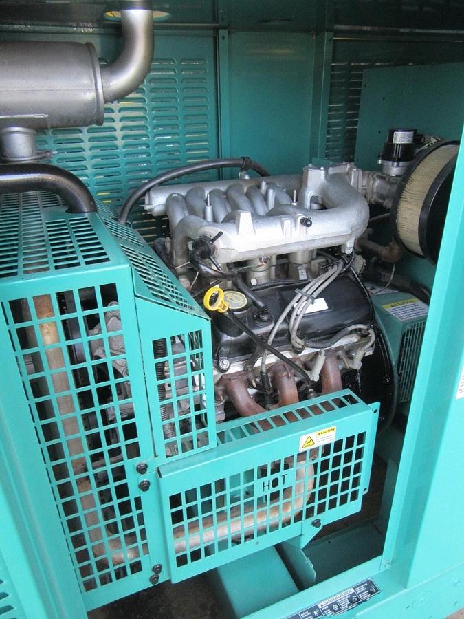Used 35 KW GENERATOR NAT GAS LP CUMMINS ONAN 120/240 VOLT 1 PH RE-CONNECTABLE 405 HRS