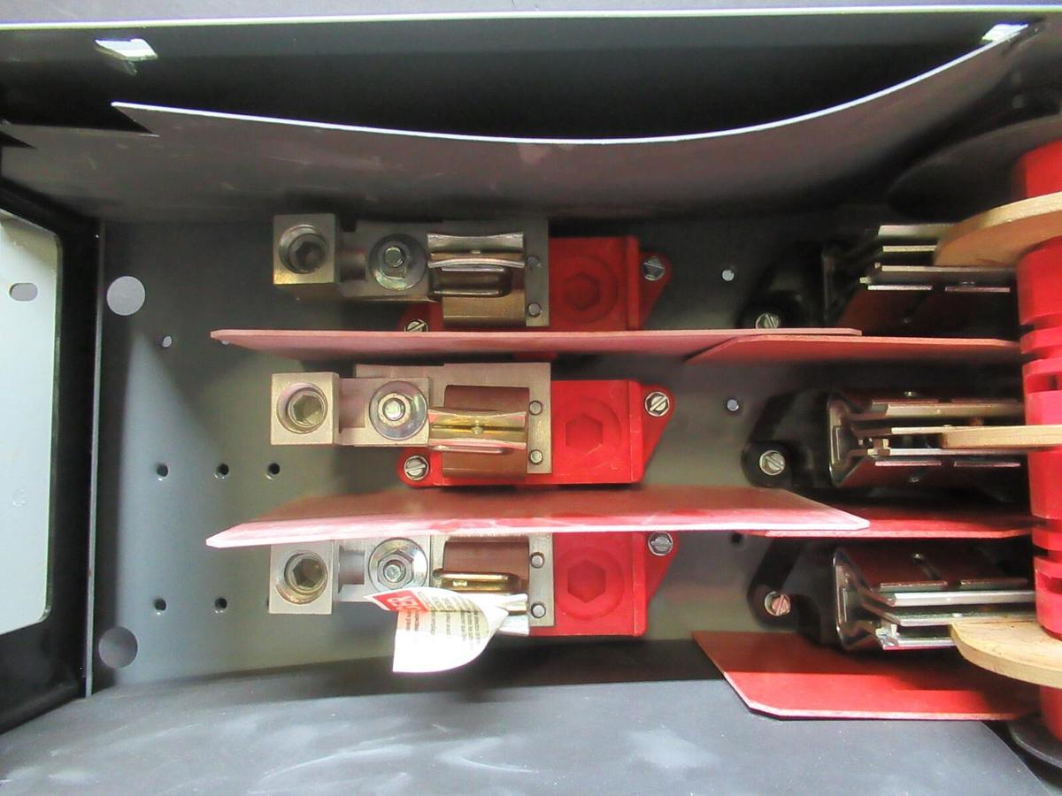 Used SQUARE D FUSIBLE PANELBOARD QMB-324 SER. D2 200 AMP 3-POLE 240 VAC 60 HP