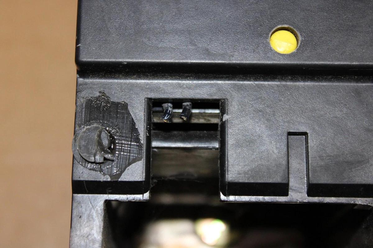 Used SQUARE D CIRCUIT BREAKER MHL368006139 800 AMP 3-POLE 600 VAC W/ SHUNT TRIP