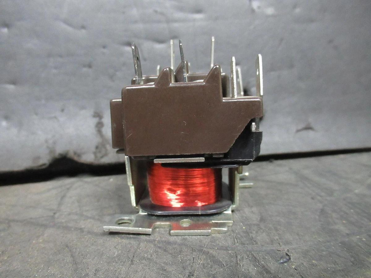 Used HONEYWELL GENERAL PURPOSE RELAY R4222D-1013 480 VOLT 50/60 HZ 12 AMP *WARRANTY*
