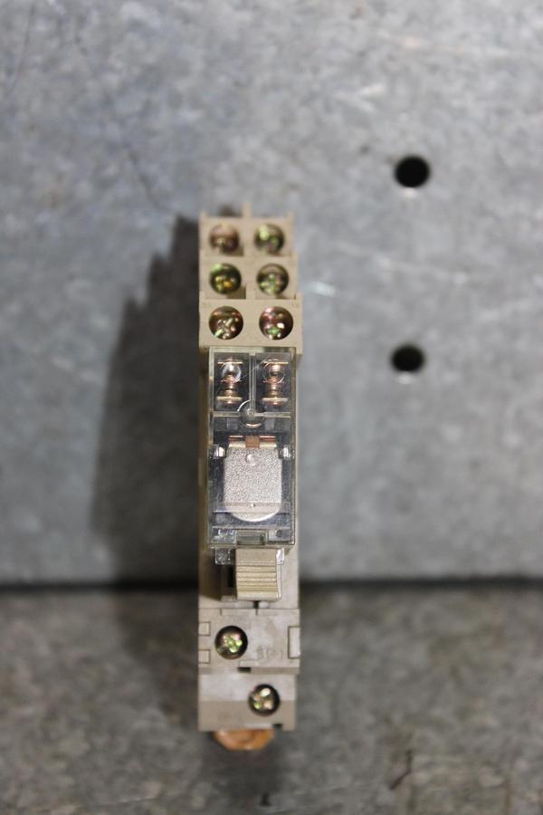 NEW SURPLUS OMRON POWER RELAY MKS2PI 250 VAC 10 AMP SINGLE PHASE W/ BASE