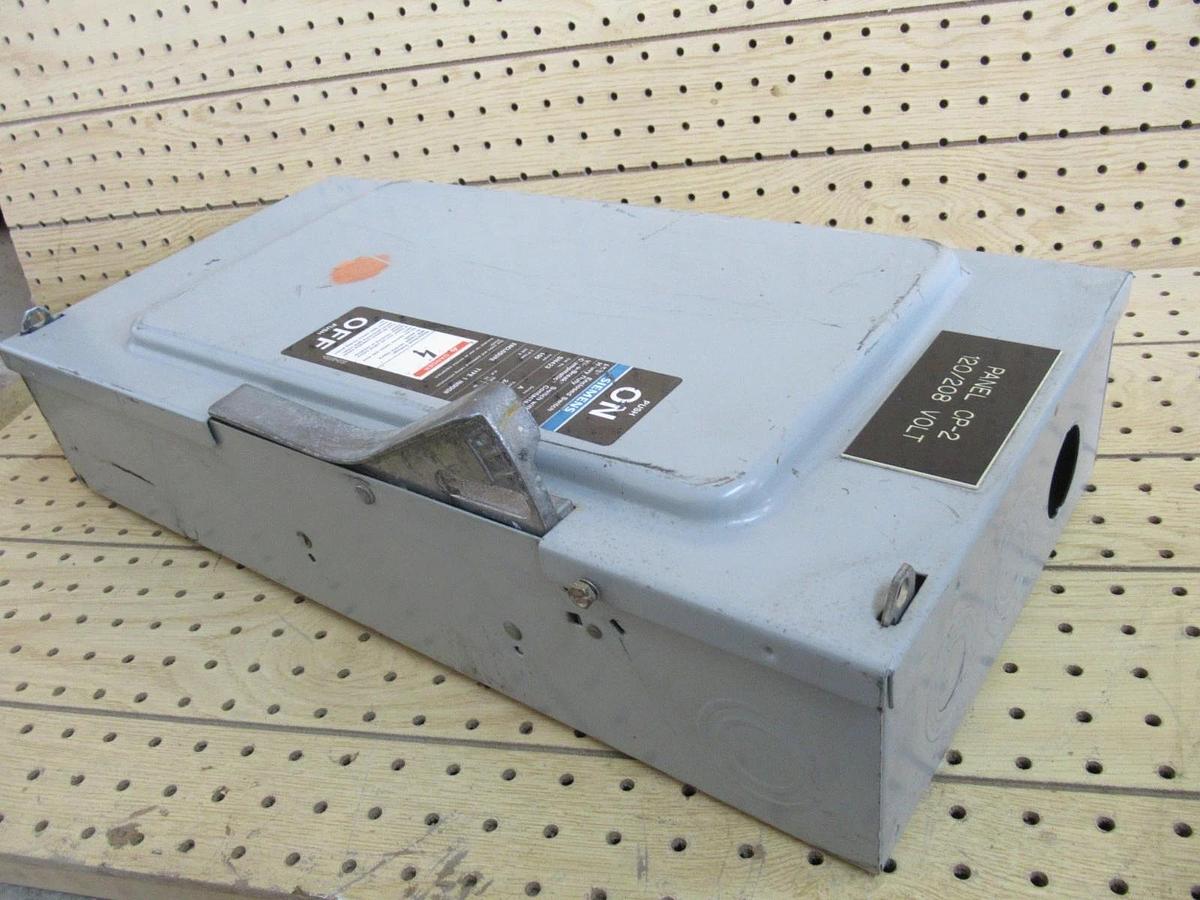 Used SIEMENS FUSIBLE SAFETY DISCONNECT SWITCH SN423 100A 240VAC 2-POLE 30HP TYPE 1