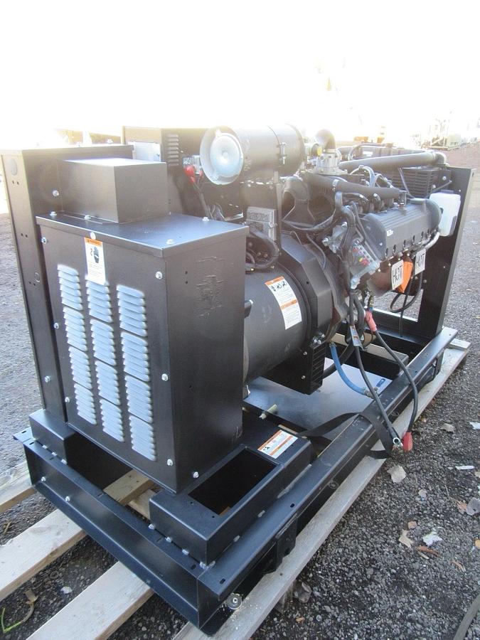 Used 35 KW GENERATOR GENERAC NATURAL GAS LP PROPANE 120/240 V 1 PH 30 KW 40KW 416 HRS