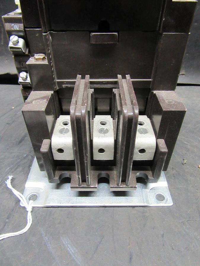 Used CUTLER HAMMER CONTACTOR C832JN4 120 AMP 480/600 V SERIES B1 120 VAC COIL NO LUGS