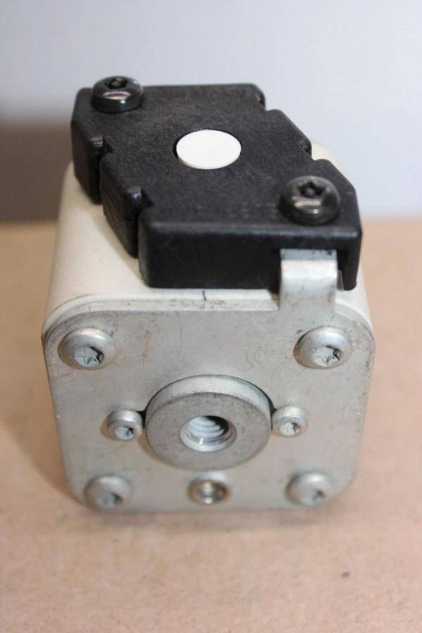 Used BUSSMANN FUSE 170M4467 700 AMP 700 VAC **WARRANTY INCLUDED**