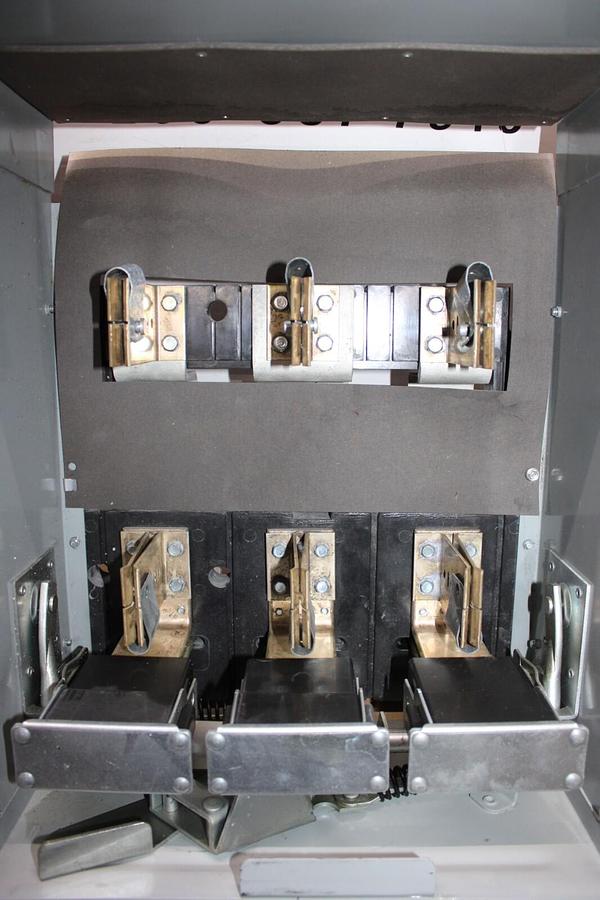 Used ITE FUSIBLE PANELBOARD VACU-BREAK DISCONNECT VMS325B 400 AMP 240 VOLT 3-PHASE
