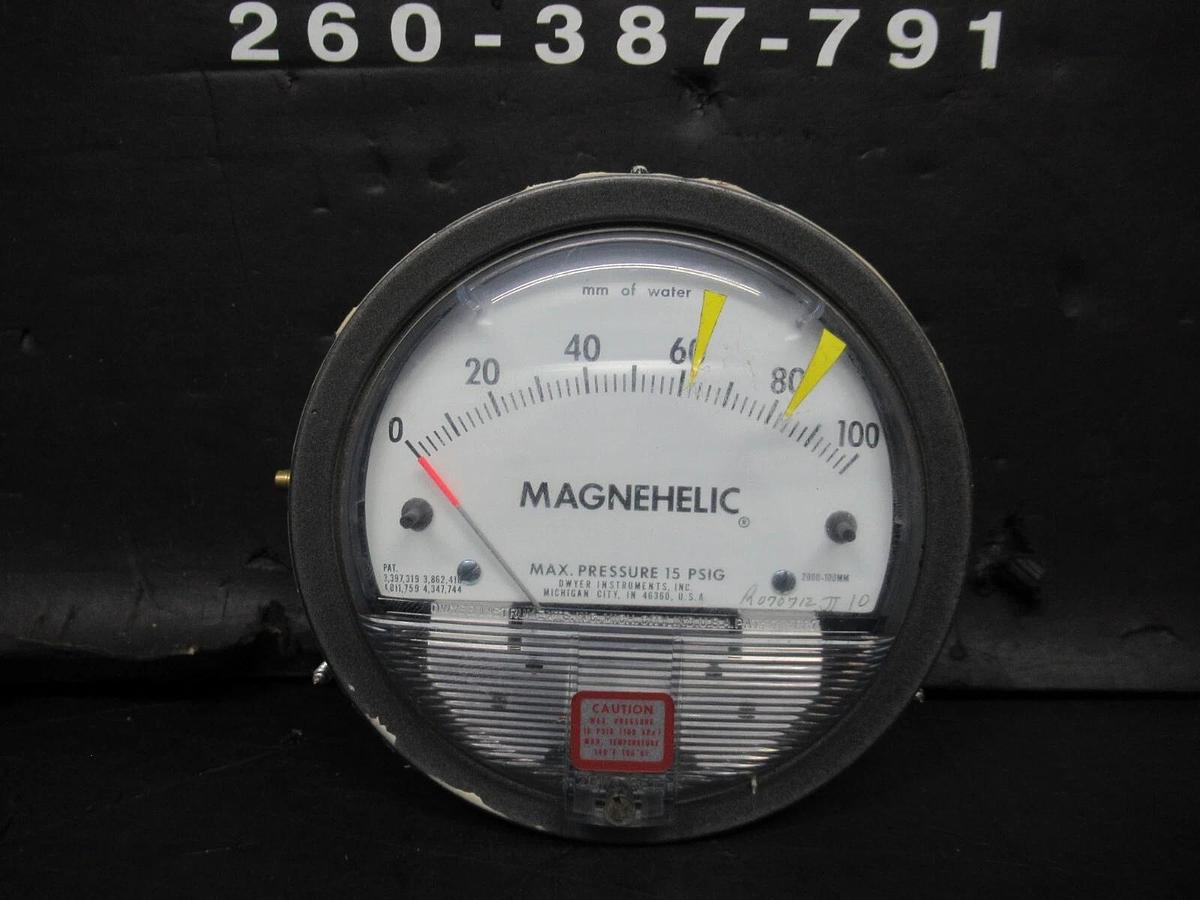 Used DWYER MAGNEHELIC PRESSURE / WATER LEVEL GAUGE 0-100 MM WATER 15 PSIG MAX