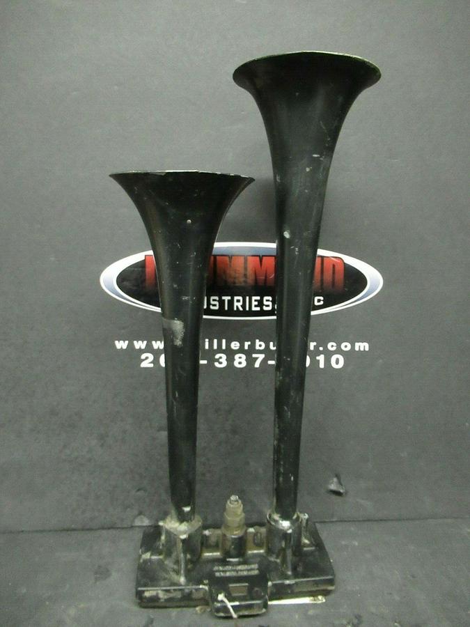 Used MIDLAND-ROSS CORPORATION SINGLE-HOUSING MULTI-TRUMPET AIR HORN PAT.#: 4,050,405
