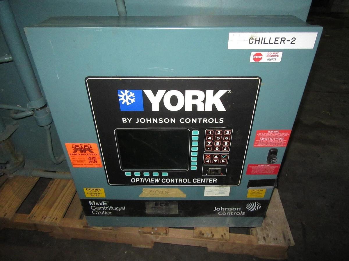 Used YORK / JOHNSON CONTROLS 351 HP VSD 371-017420-103 MO# TM351T B6F-46 390 A DRIVE