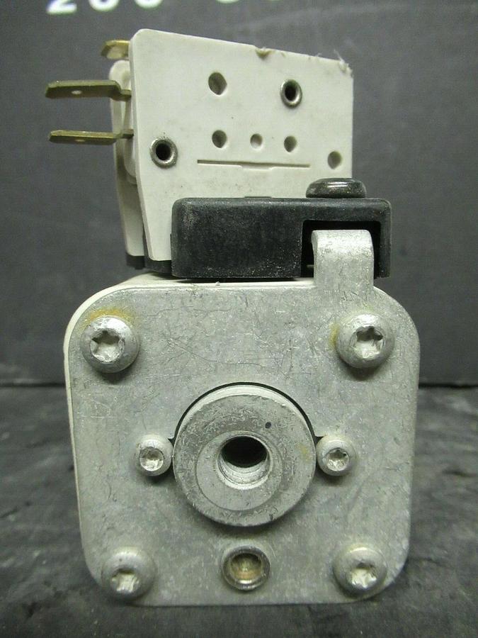 Used BUSSMANN FUSE 170M4567 700 AMP 700 VAC **30 DAY WARRANTY INCLUDED**