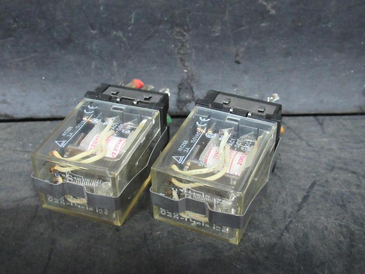 Used LOT OF 2 OMRON RELAYS MY4 200/220 240 VAC / 28 VDC 5 AMP **WARRANTY**