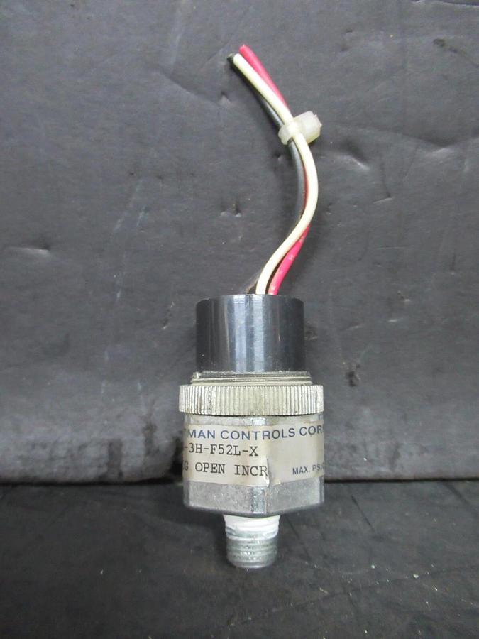 Used WHITMAN CONTROLS PRESSURE TRANSDUCER P119G-3H-F52L-X 5 AMP 250 VAC 30 PSIG