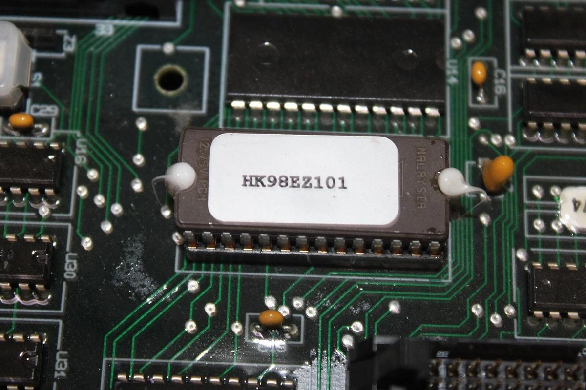 Used CARRIER HVAC INPUT/OUTPUT CIRCUIT BOARD HK35EZ001 HT204504