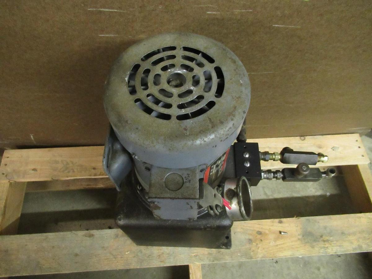 Used HYDRAULIC PUMP DAYTON 3-PHASE 3N234-A 3/4 HP 3450 RPM 60 HZ 1.0 SF LINE OILER