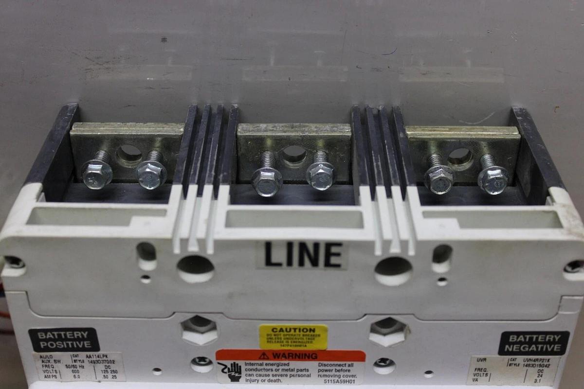 Used CUTLER-HAMMER DC CIRCUIT BREAKER HLDDC3600F 500 AMP TRIP 600 VDC W/ PLUG