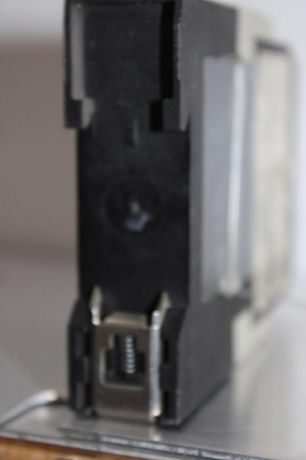 Used TELEMECANIQUE TIME DELAY RELAY RE4-TL11BU 0.05 SEC TO 300 HOUR 240 VAC 1.5 AMP