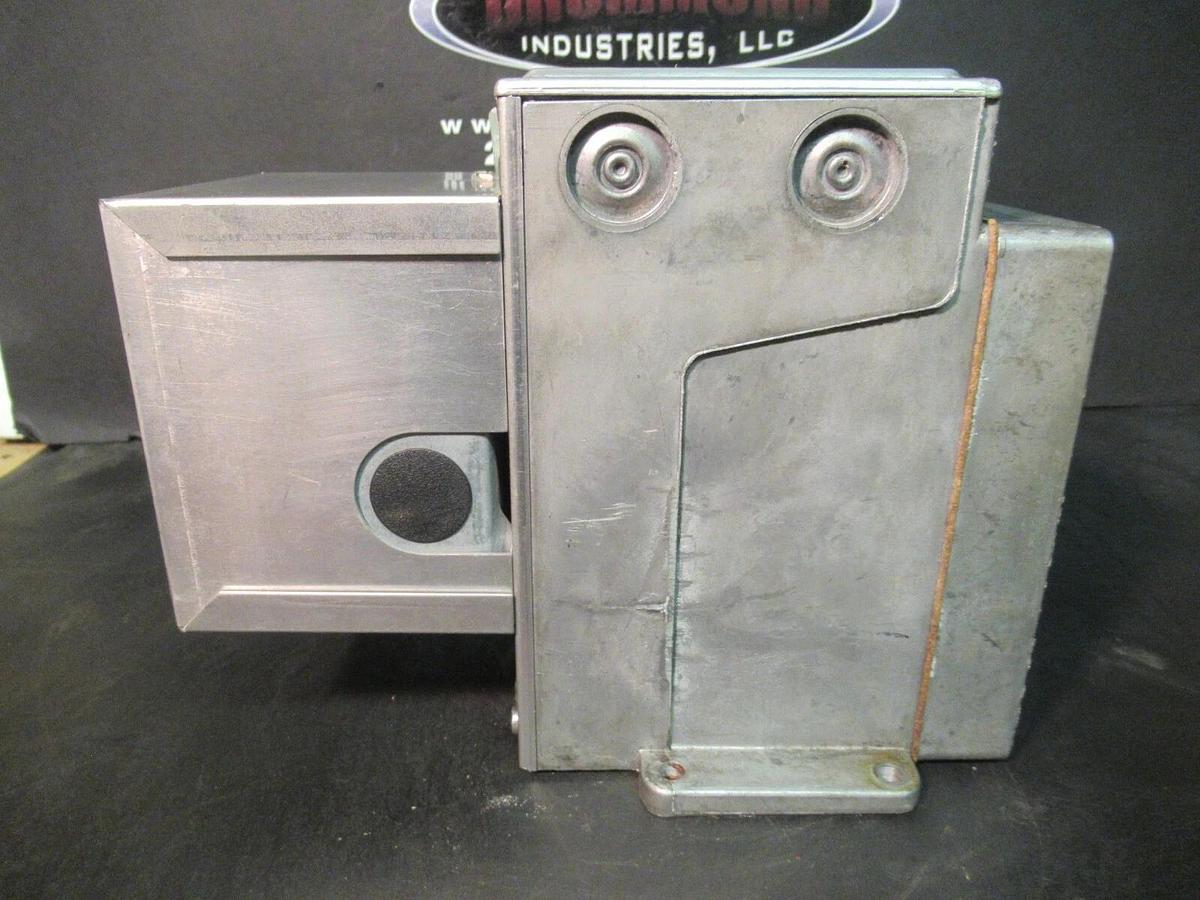 Used BARBER COLMAN MOD MOTOR REGULATING ACTUATOR XU-237-1 115 VAC 28 WATTS 0.5 AMPS