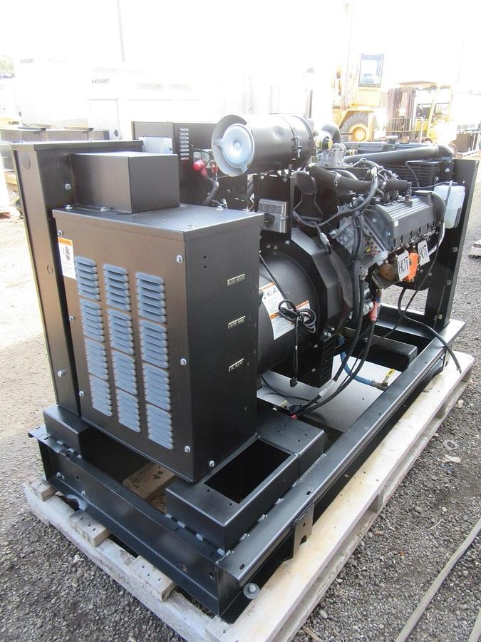 Used 35 KW GENERATOR GENERAC NATURAL GAS LP PROPANE 120/240 V 1 PH 30 KW 40KW 150 HRS