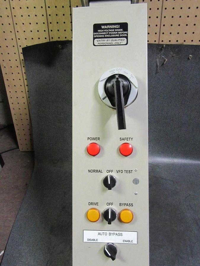 NEW SURPLUS YASKAWA VARIABLE SPEED DRIVE VARSPEED E7 W/ BYPASS 13A 240V CIMR-E7