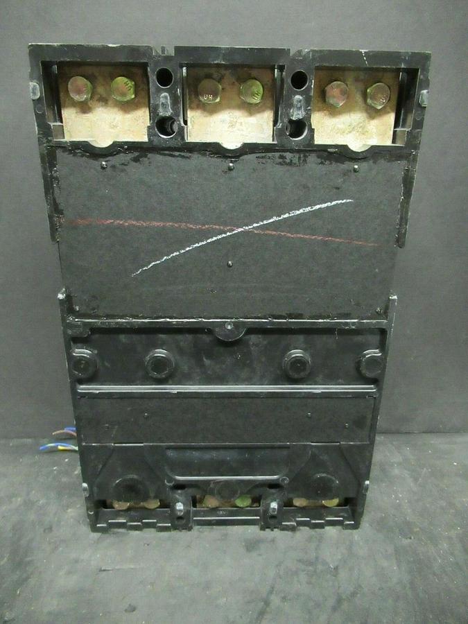 Used 450 AMP SQUARE D BREAKER 519568P15 600 VDC 3 POLE W/ AUXILIARY SWITCH & UVR