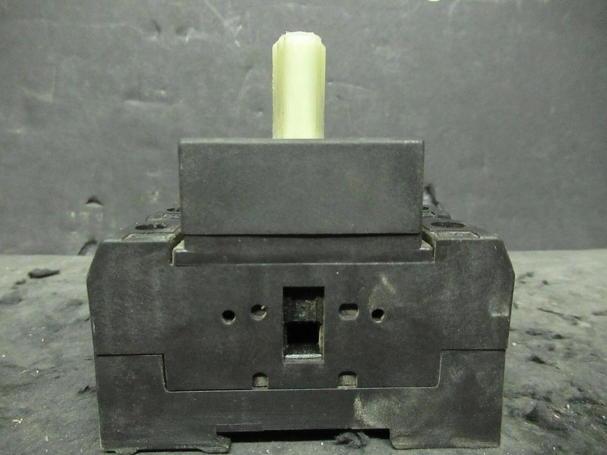 Used KLOCKNER MOELLER 60 AMP TWIST PANEL DISCONNECT SWITCH P3-63 40 HP @ 460 VAC 3 PH