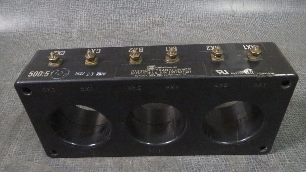 Used CUTLER HAMMER CURRENT TRANSFORMER 500:5A / 50-400 Hz # 2092A37H07 # 3P85-501