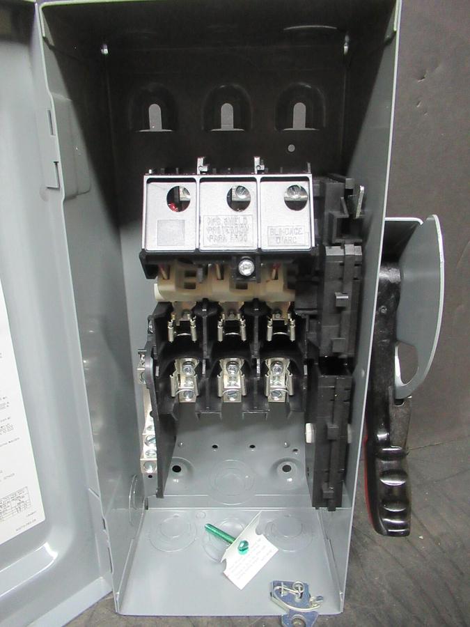 NEW IN BOX SQUARE D SAFETY SWITCH H321N 30 AMP 240 VAC 7.5 HP 3-PHASE 3-POLE