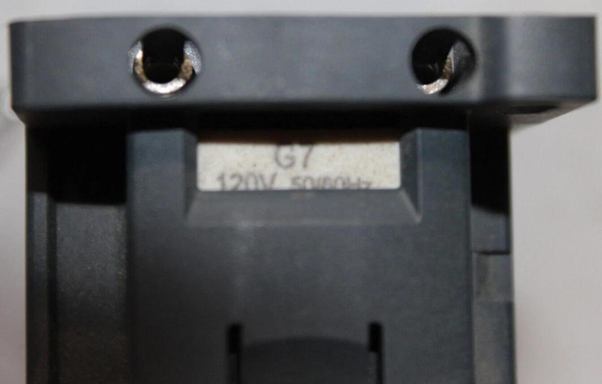 Used SCHNEIDER CONTACTOR LC1D18 32 AMP 600 VAC 3-POLE 3-PHASE 10 KW COIL: 120V