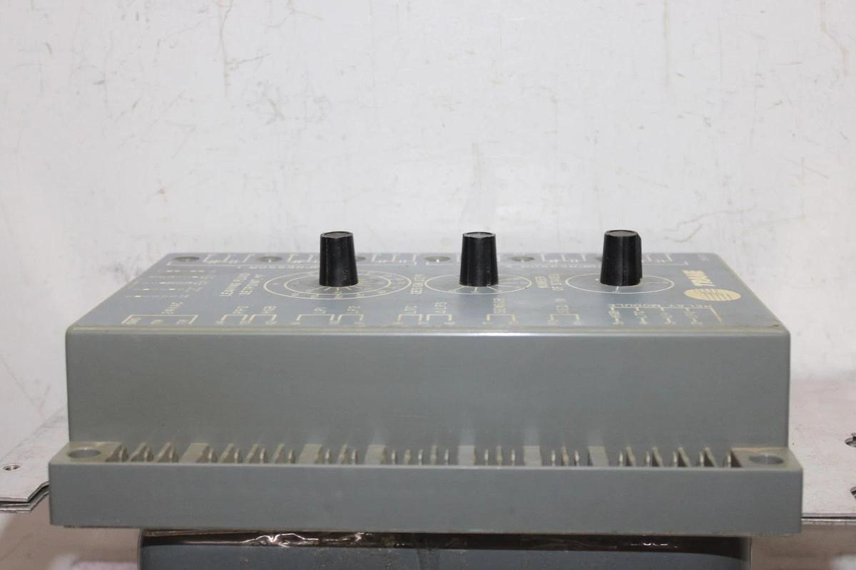 Used TRANE HONEYWELL CHILLER CONTROL MODULE W7900A1006 24 VOLT 229927L