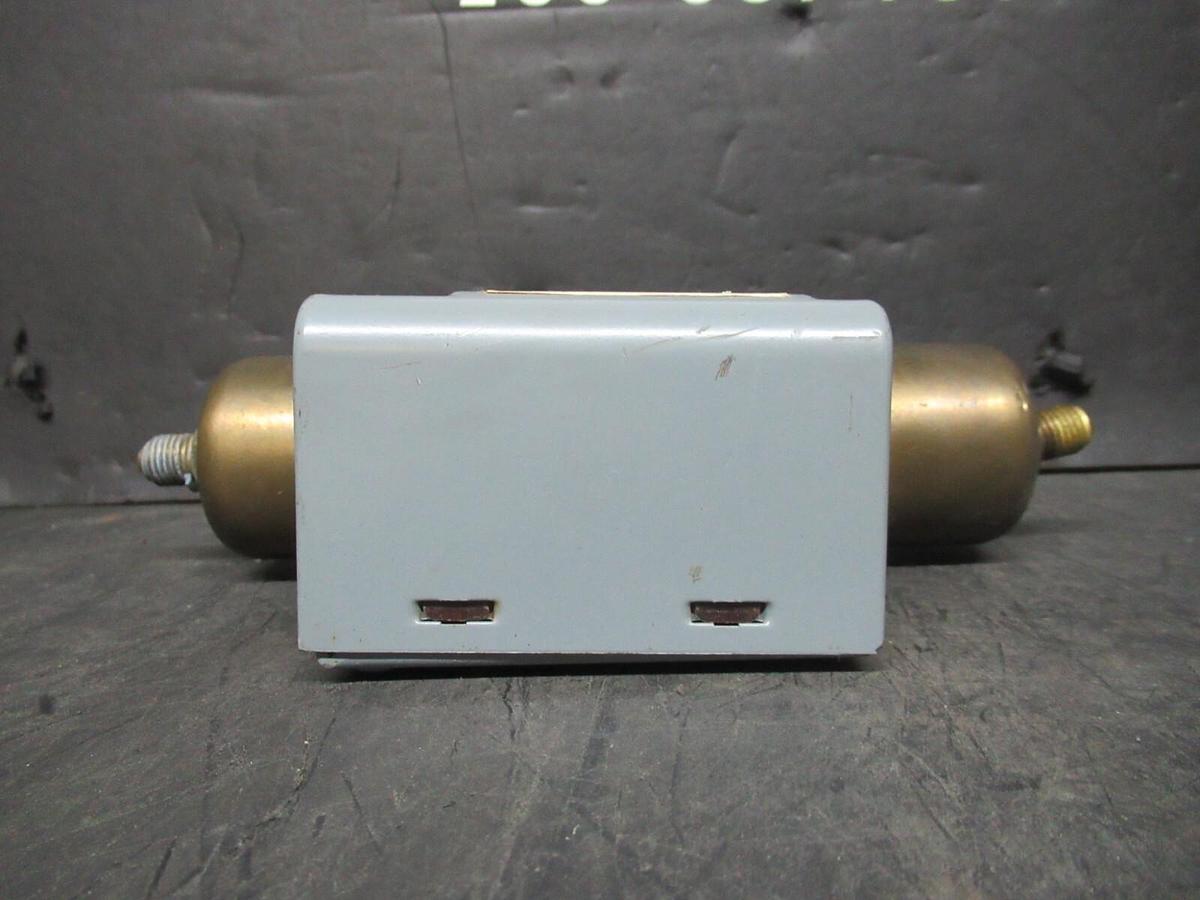 Used PENN DIFFERENTIAL PRESSURE CONTROL HK06CA401 / 274BP10 230 VAC 13.9 AMP
