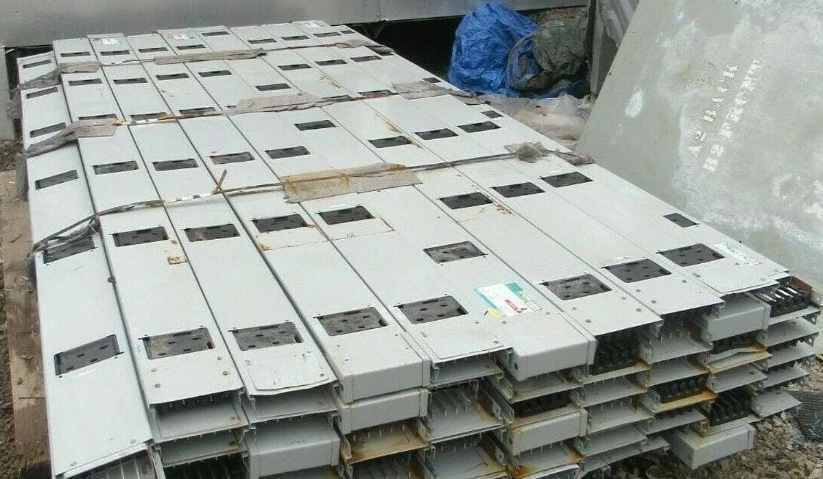 Used SIEMENS PLUG-IN XJ-L BUSWAY 100 A 277/480 VAC 3 PH 4 W NEUTRAL GROUND XC1004GIG