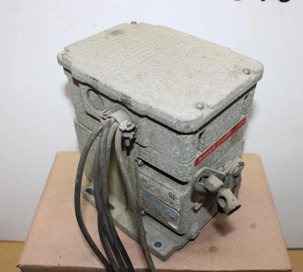 Used HONEYWELL MODULTROL IV MOTOR ACTUATOR M9181D1016 15 VA 24 VOLT X13610409-01