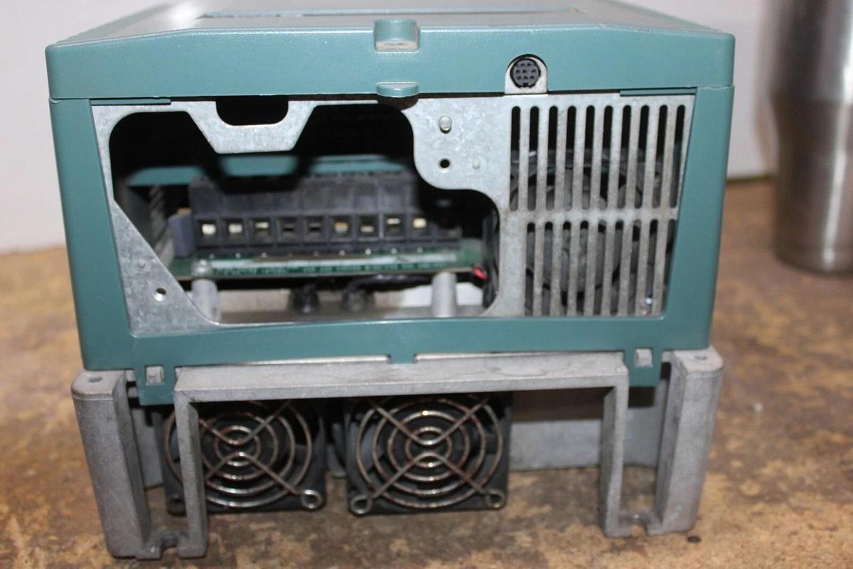 Used ROCKWELL VTAC9 VARIABLE SPEED DRIVE 9VT401-027HTAN 480V 3-PHASE 20HP 24.5 AMP