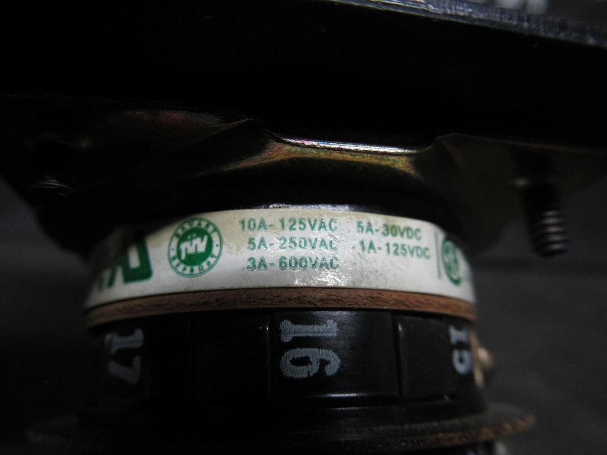 Used ELECTROSWITCH SERIES 31 CONTROL SWITCH 3104C 3-PHASE 125-600 VAC 10-3 AMP