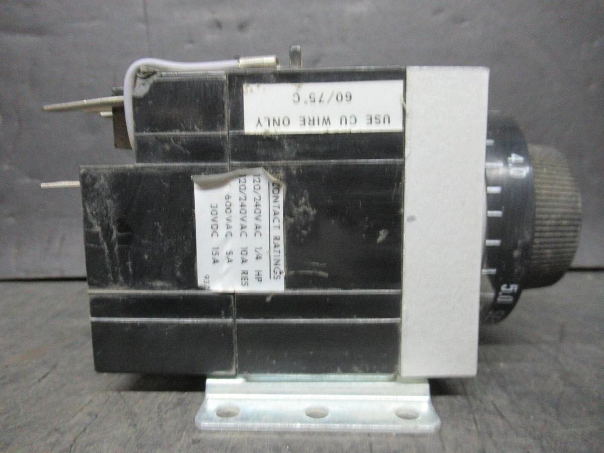 Used AGASTAT TIME DELAY RELAY 0.5-5 SECONDS 7032CC 120 VAC VOIL 600 VAC 10 AMP