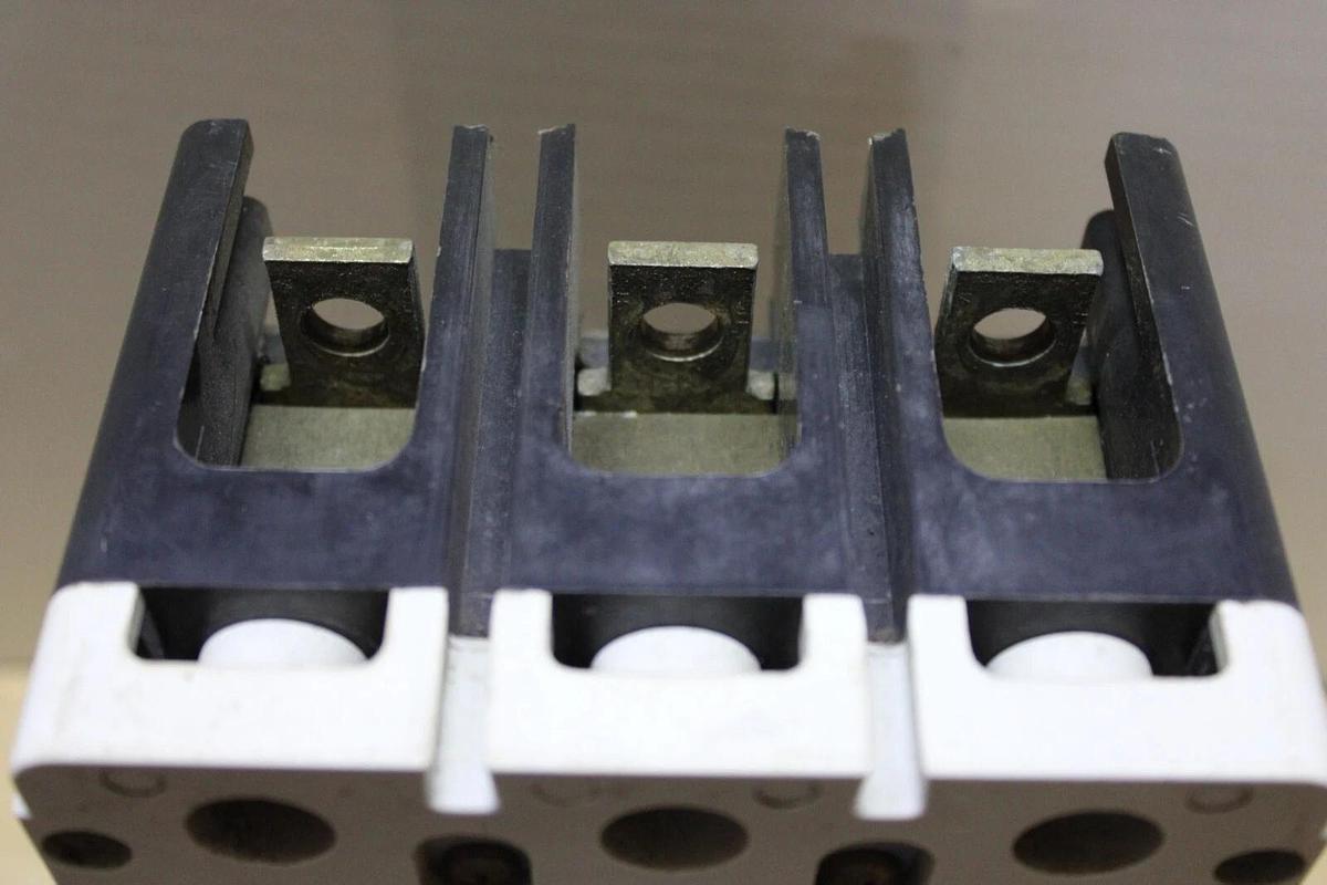 Used CUTLER HAMMER KD-K CIRCUIT BREAKER KD3400K 400 AMP 600 VAC 3-POLE