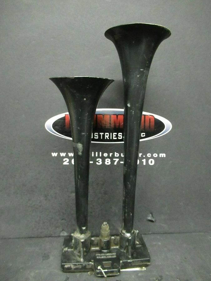 Used MIDLAND-ROSS CORPORATION SINGLE-HOUSING MULTI-TRUMPET AIR HORN PAT.#: 4,050,405
