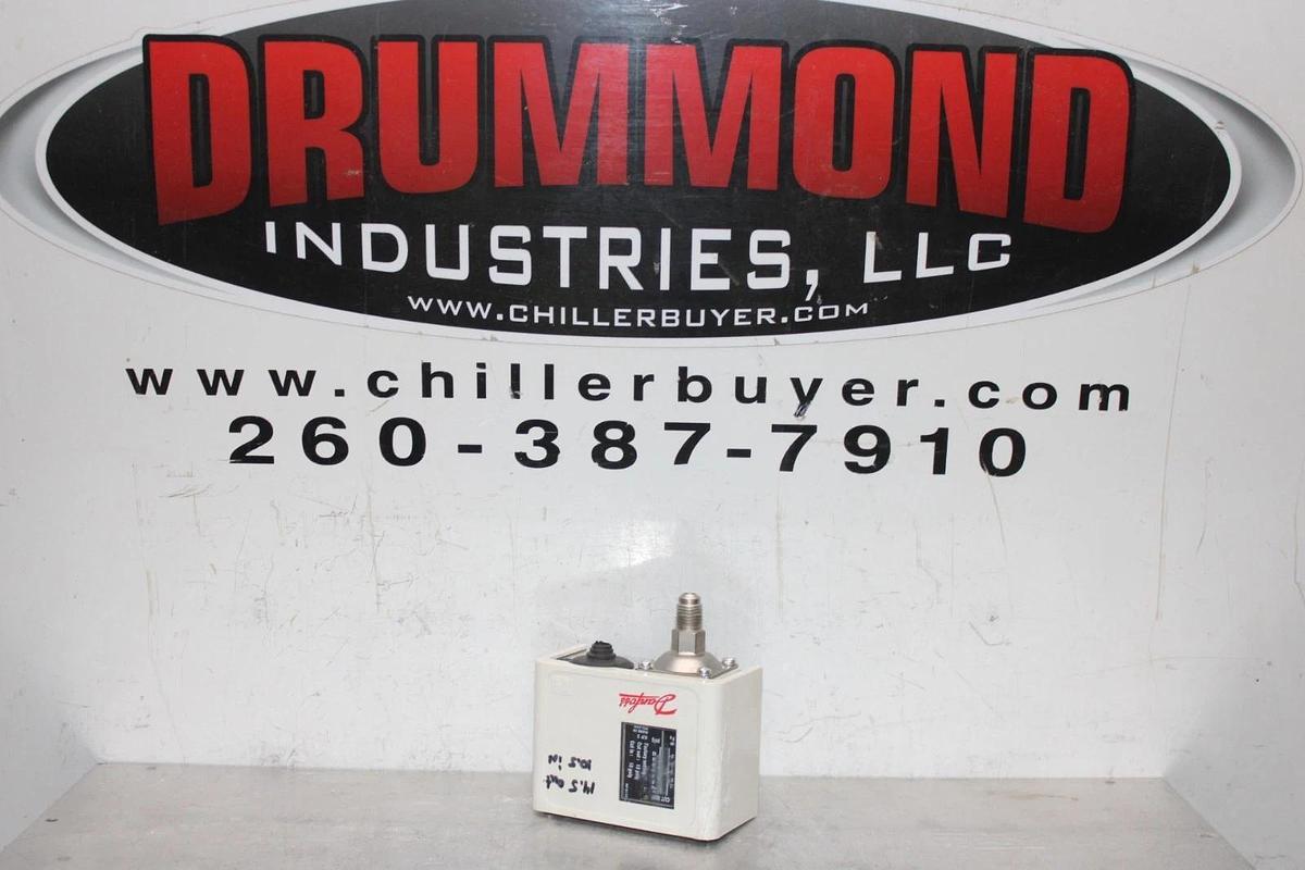 Used DANFOSS DIFFERENTIAL PRESSURE SWITCH X13200305-01 DWK4B06199 400 VAC 16 AMP