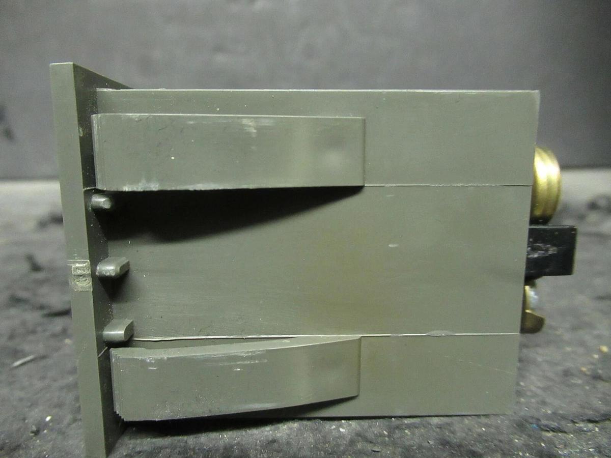 Used REDINGTON SR21-7717 PANEL MOUNT COUNTER X13160425-01 TIME INDICATING APPLIANCE