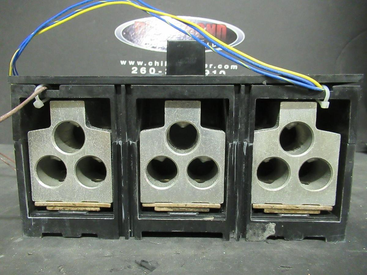 Used 450 AMP SQUARE D BREAKER 519568P15 600 VDC 3 POLE W/ AUXILIARY SWITCH & UVR