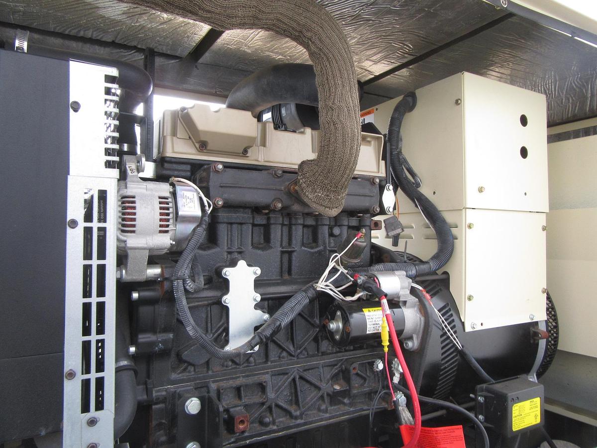 Used 20 KW DIESEL GENERATOR KOHLER 120/240V 20REOZK ENCLOSED ONLY 102 HRS