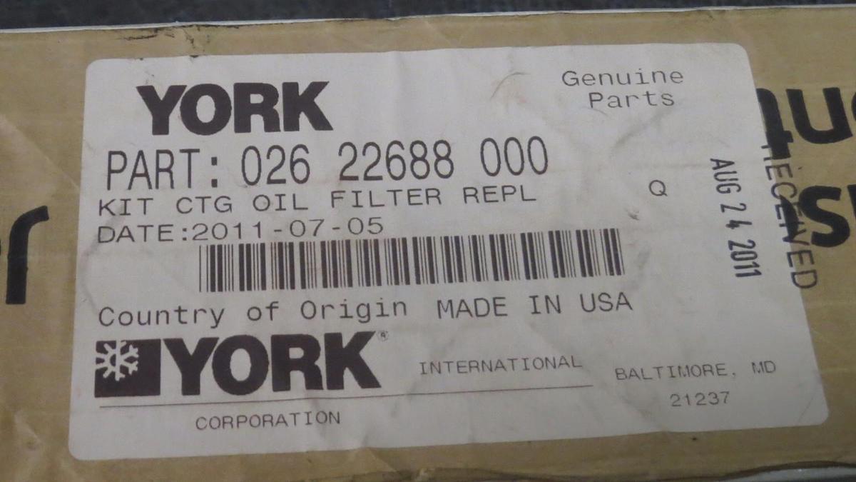 Used (1) NEW IN BOX YORK JOHNSON CONTROLS CTG OIL FILTER KIT MODEL: 026-22688-000