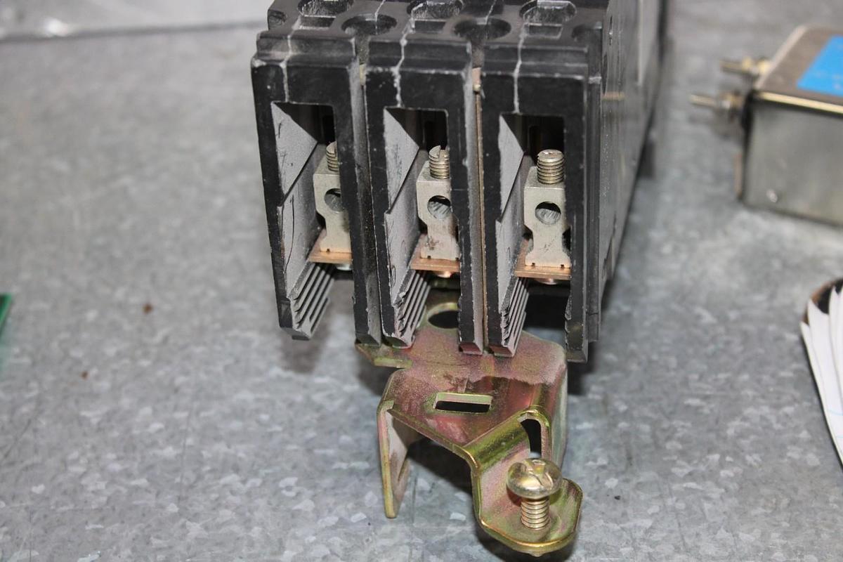 Used SQUARE D POWERPACT I-LINE CIRCUIT BREAKER FGA34030 30 AMP 3-POLE 480/277 VAC