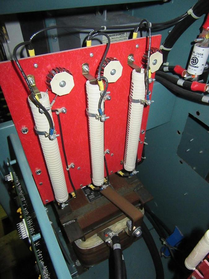 Used YORK / JOHNSON CONTROLS 351 HP VSD 371-017420-103 MO# TM351T B6F-46 390 A DRIVE