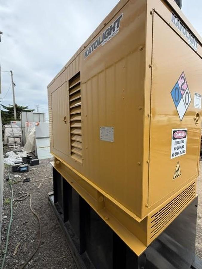 Used 30 KW DIESEL GENERATOR ELLIOTT 120/240V RE-CONNECTABLE SOUND ENCLOSED 866 HRS
