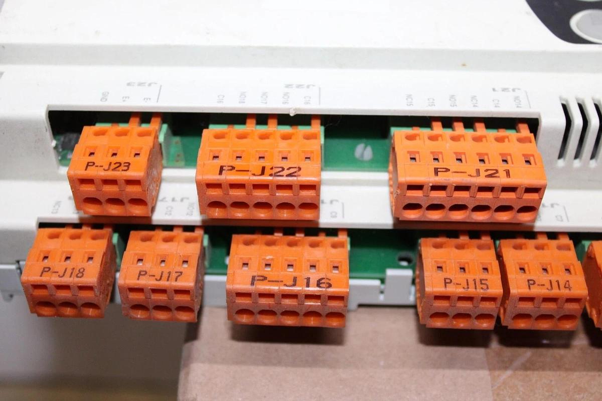 Used MCQUAY CAREL MICROTECH II PLC CHILLER CONTROL MODULE PCO2MQ3BL0 REV. 1.513