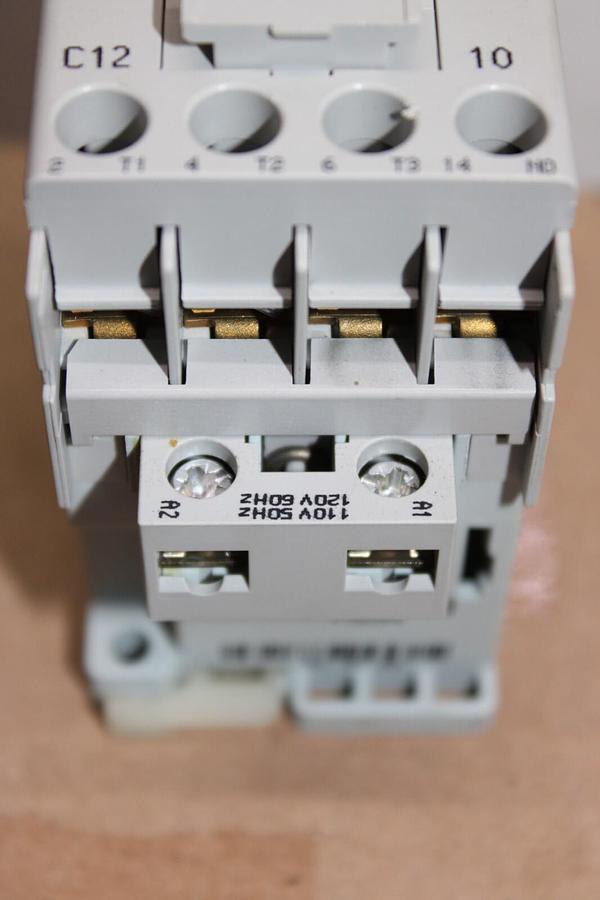 Used ALLEN BRADLEY CONTACTOR 100-C12*10 600 VAC 25 AMP 10 HP COIL: 120 VAC