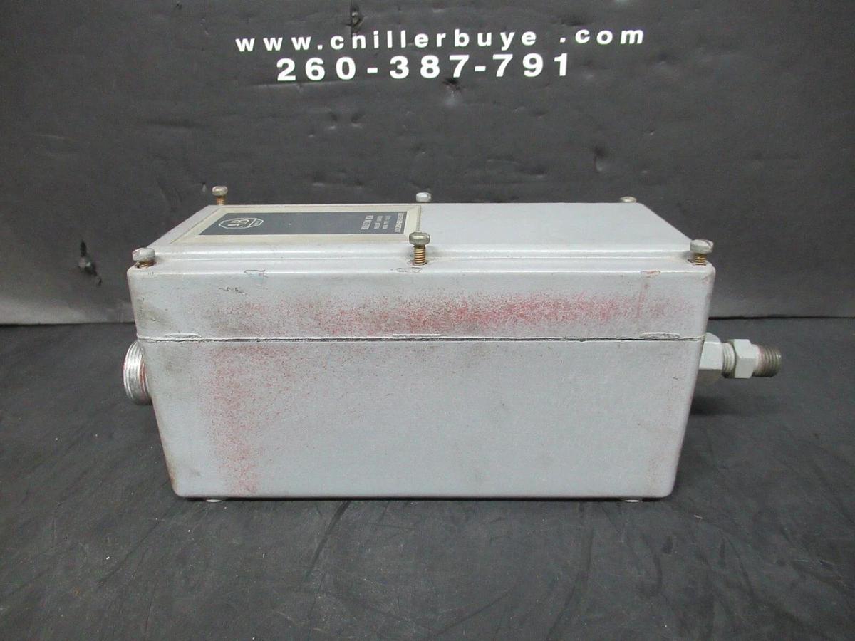 Used ALLEN-BRADLEY TEMPERATURE CONTROL SWITCH 836-C5 24-600 VAC @ 125 VA NEMA 4, 13